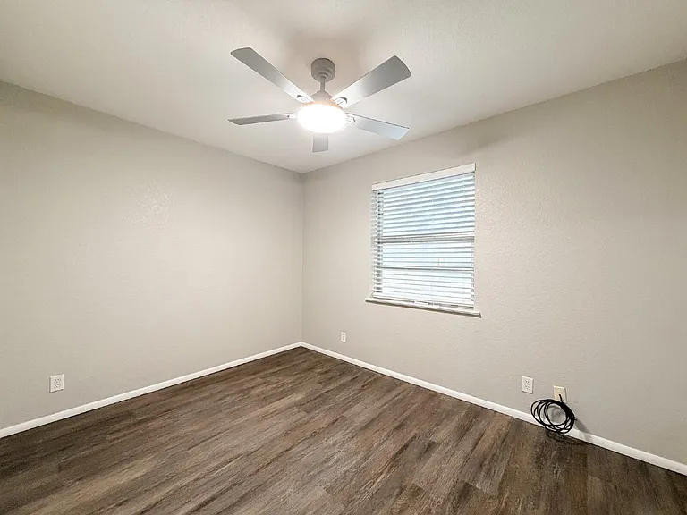 549 NW Hillery St — Photo 18