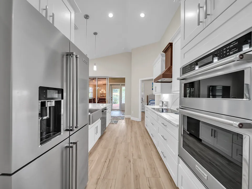 1358 Hedgewood Cir