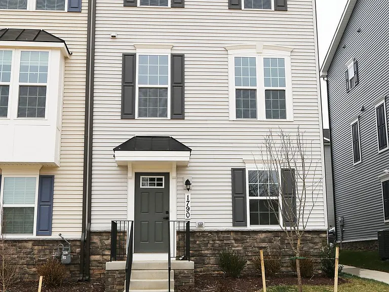 1790 Atlas Dr — Photo 2