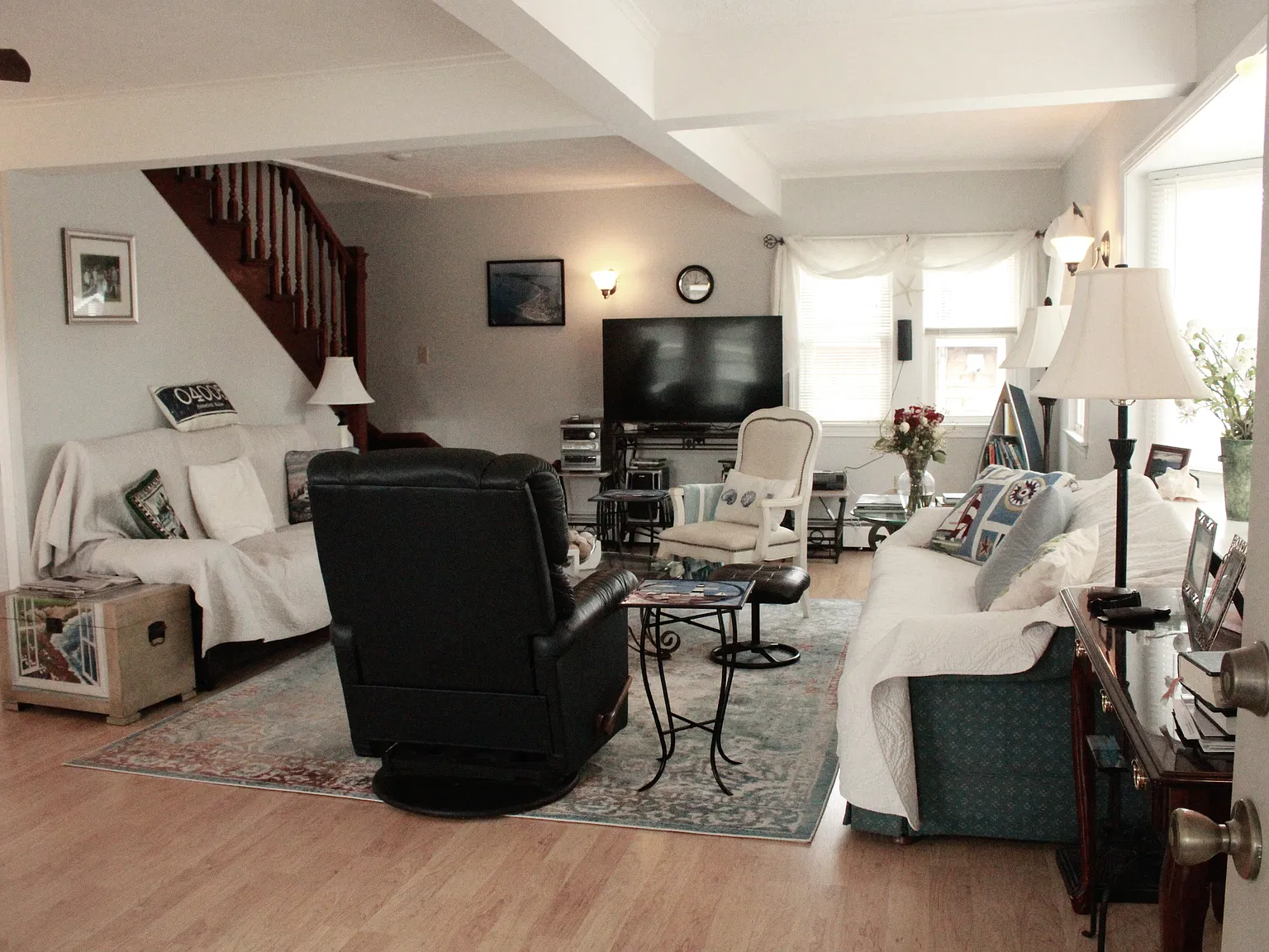 3 bed, 1.5 bath, 1308 sqft, $2,000 — Photo 2