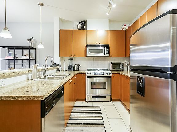 4th image of 14 E Royal Ave #406