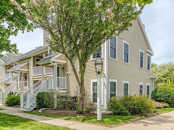 3rd image of 41 Bradford Commons Ln #41