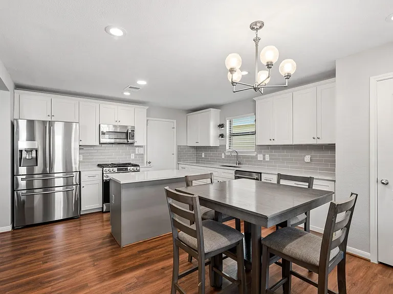 9426 Coatsworth Dr — Photo 3