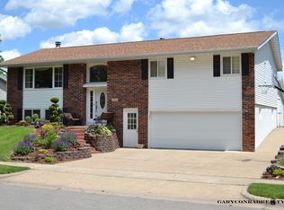 980 Valentine Dr, Dubuque, IA 52003