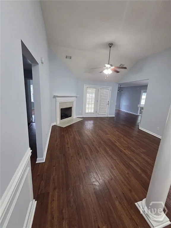 3 bed, 2.0 bath, 1555 sqft, $2,150 — Photo 2