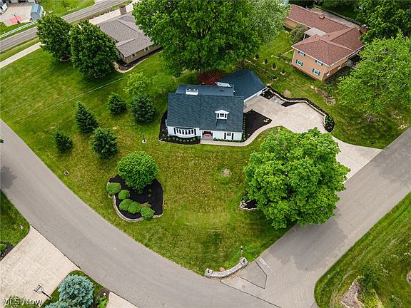 4th image of 1691 Knob Hill Dr