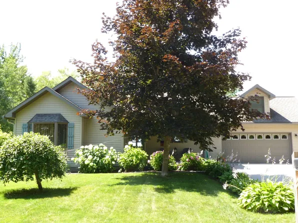 18631 Maple Dr, Alpena, MI 49707