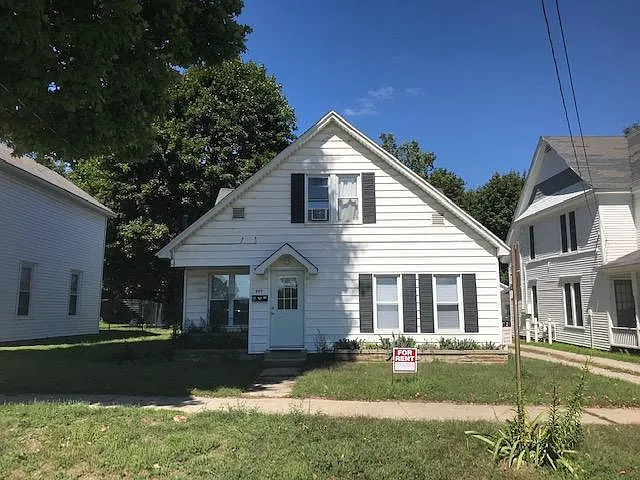 229 E Grand Traverse St photo 1