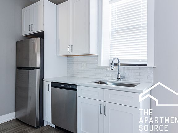4th image of 3914 N Janssen Ave #2