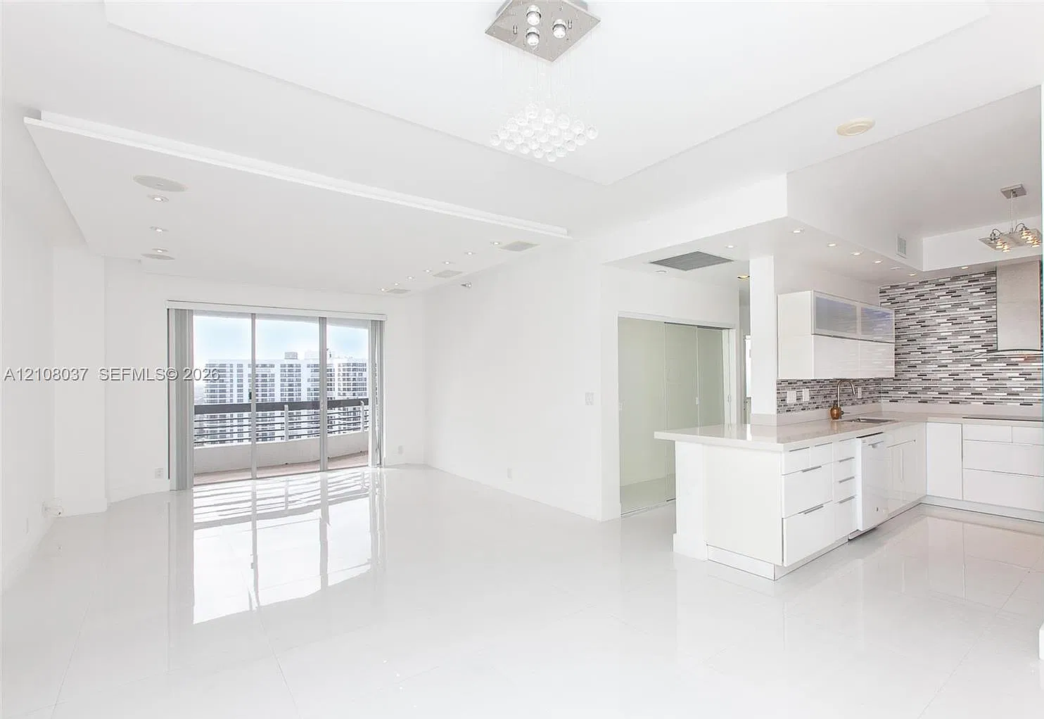 Mystic Pointe Condo No Th — Photo 4