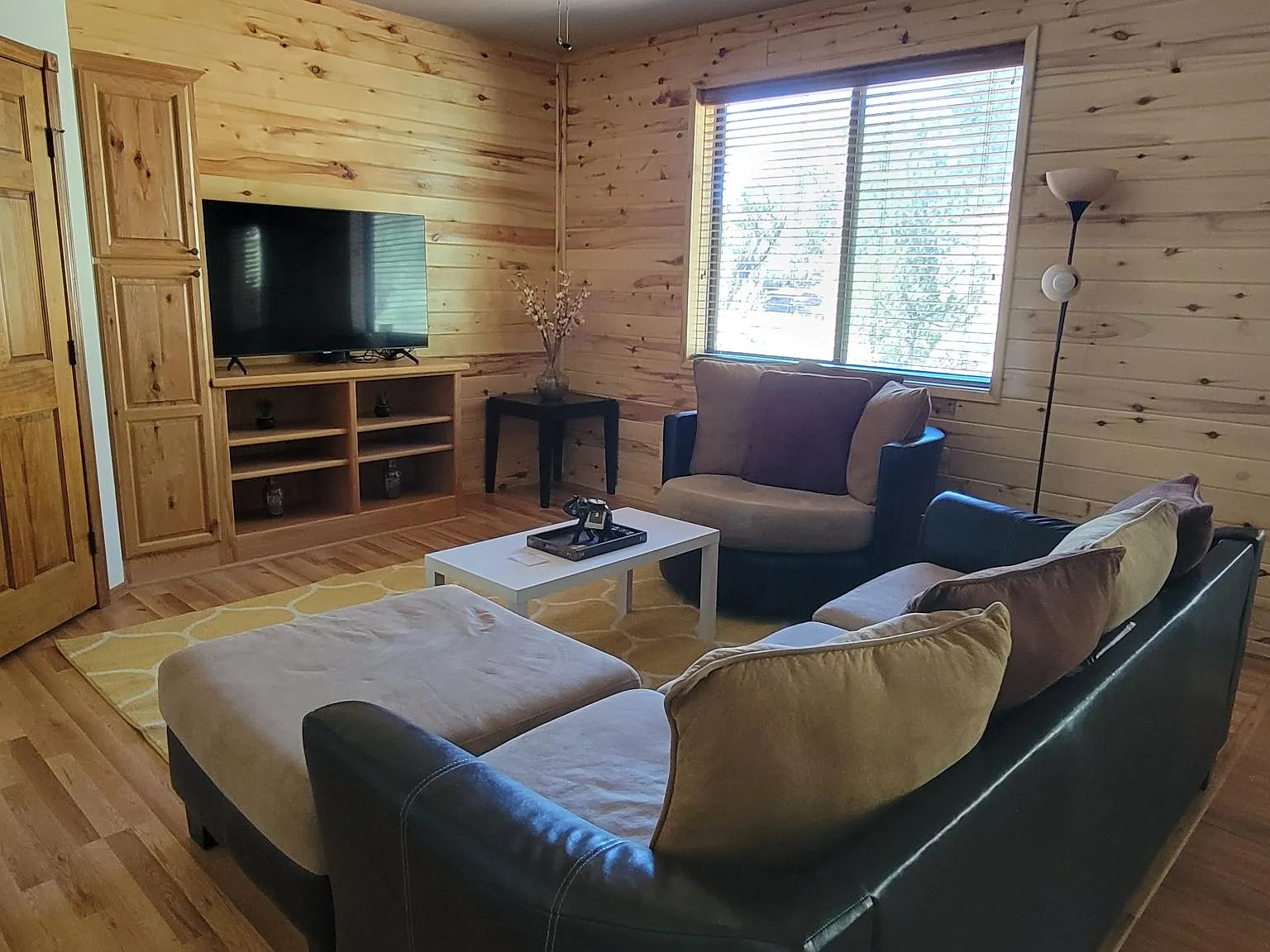 2 bed, 977 sqft, $1,900 — Photo 3