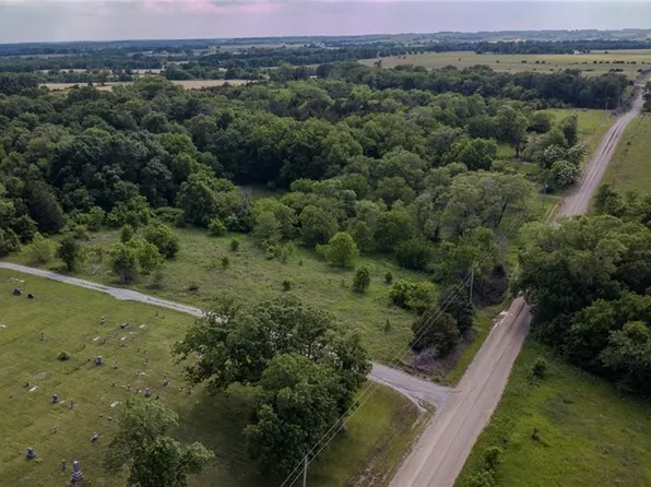 33915 W 403rd St, Osawatomie, KS 66064