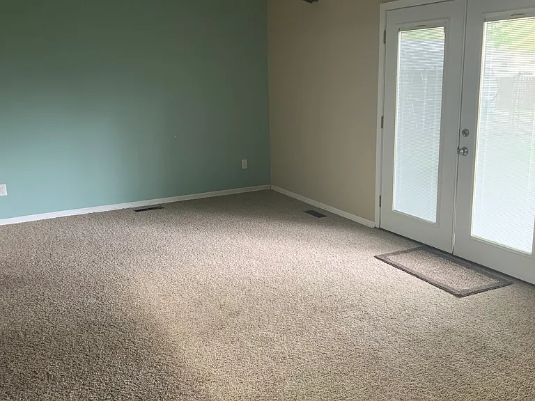 1822 Folsom Ln — Photo 3