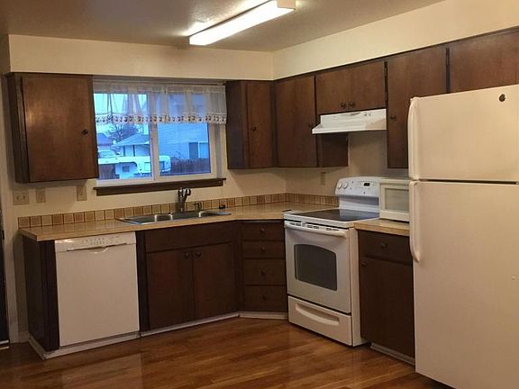 4th image of 320 N Walker St