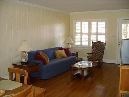 2nd image of 820 Agriculture Dr
