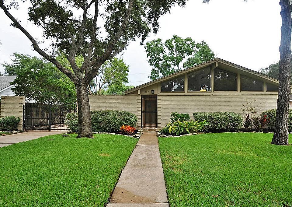 1st image of 1007 Dominion Dr