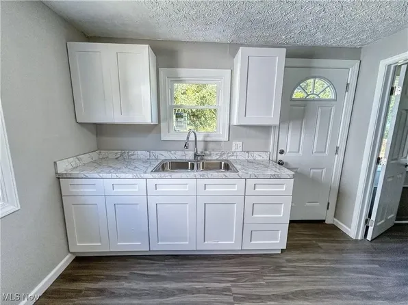 1775 E 37th St, Lorain, OH 44055