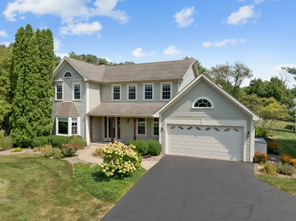 16N839 Glen Oaks Dr, Hampshire, IL 60140