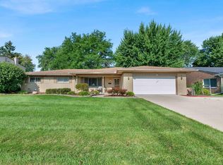 31927 Desmond Dr, Warren, MI 48093