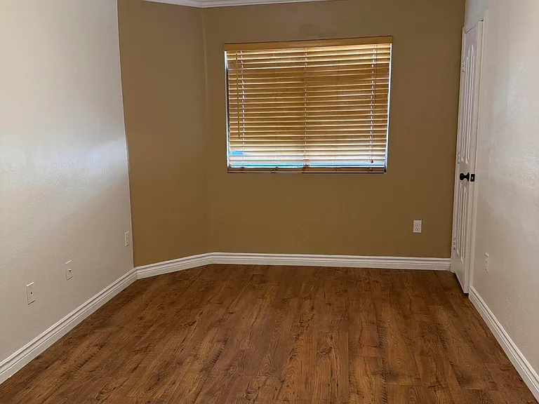 518 W Scott Ave — Photo 14