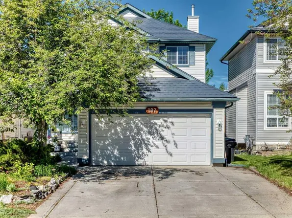 182 E Somerglen Rd SW, Calgary, AB T2Y 3V4