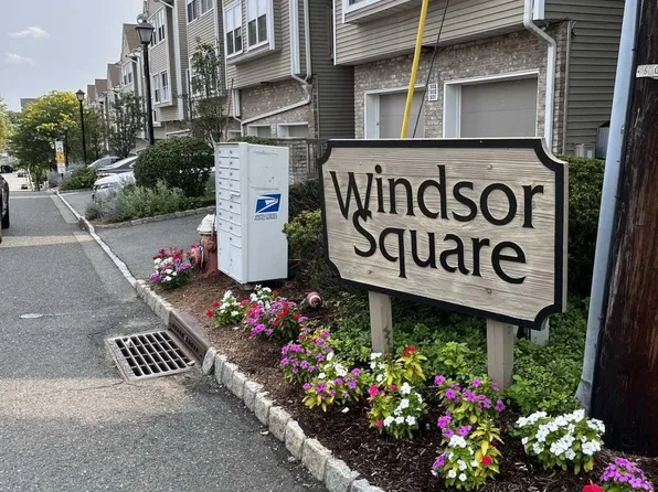 583 Windsor Dr #583, Palisades Park, NJ 07650