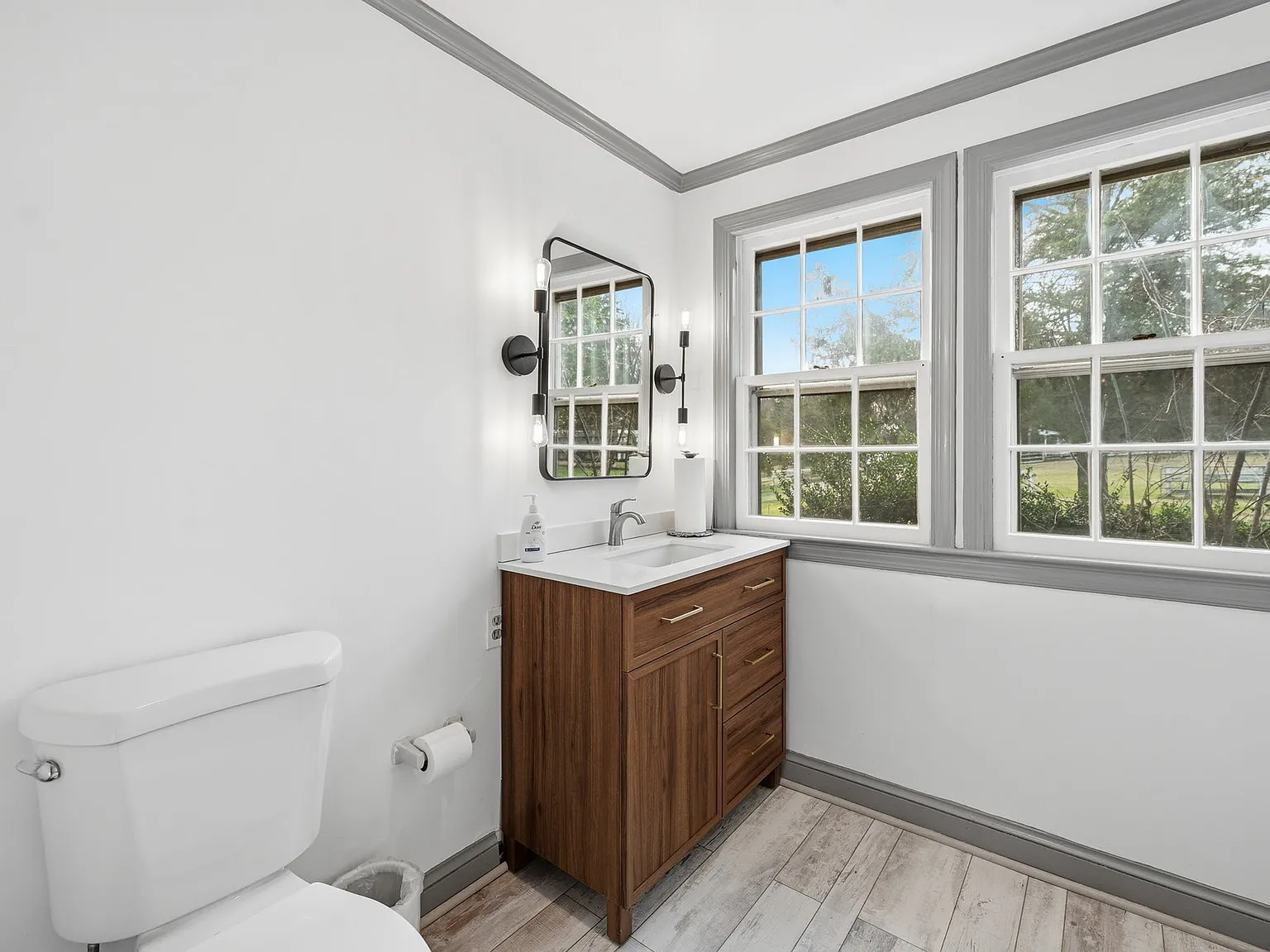 3 bed, 2.5 bath, 2713 sqft, $5,500 — Photo 3