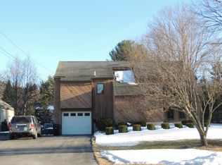 7 Saint Laurent Dr, Hudson, NH 03051
