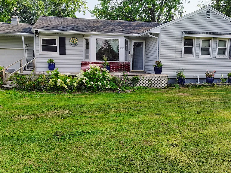 1818 Asbury Ave — Photo 16