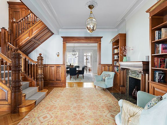 4th image of 552 1st St
