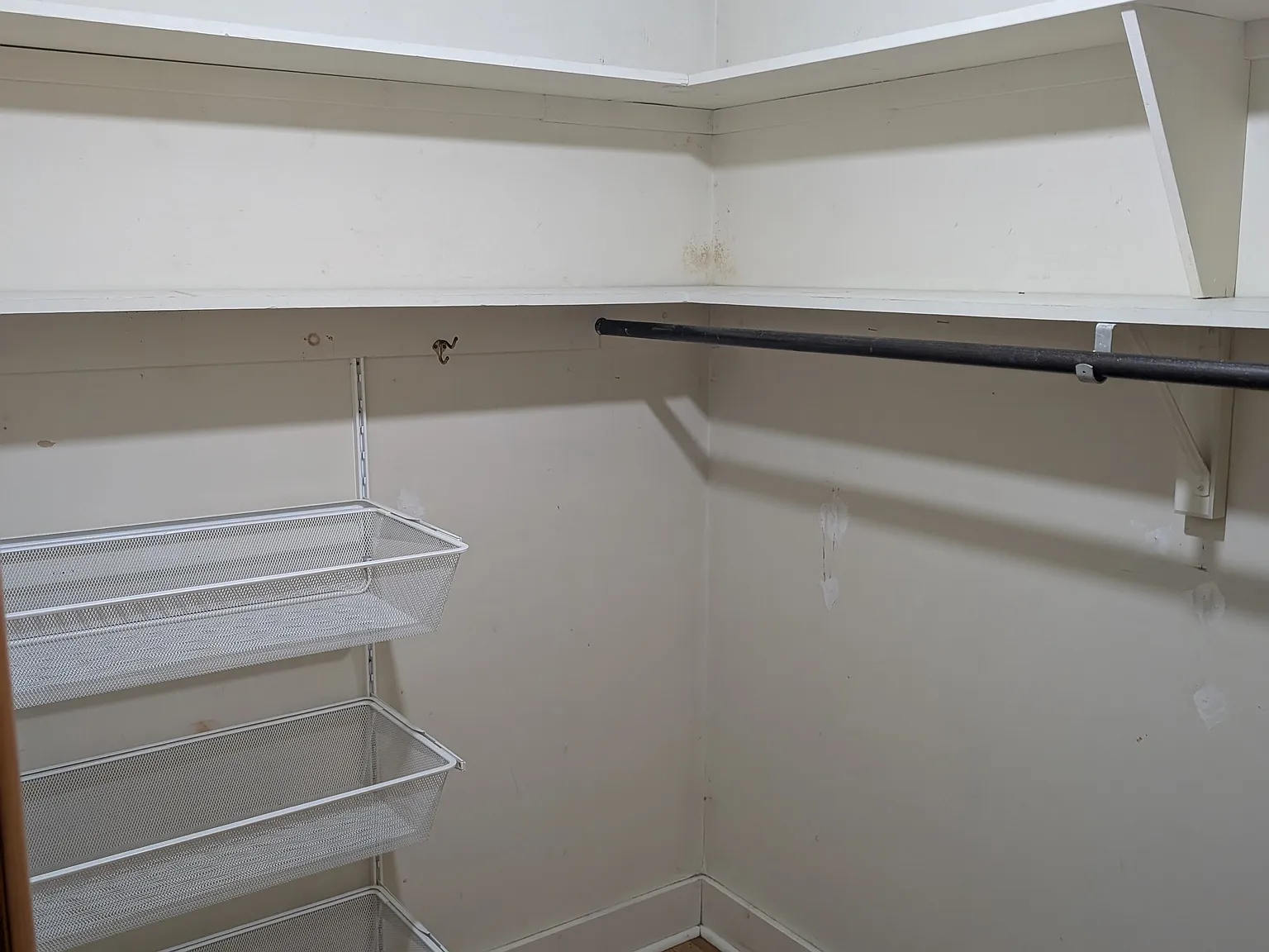 310 N Everett Ave — Photo 3