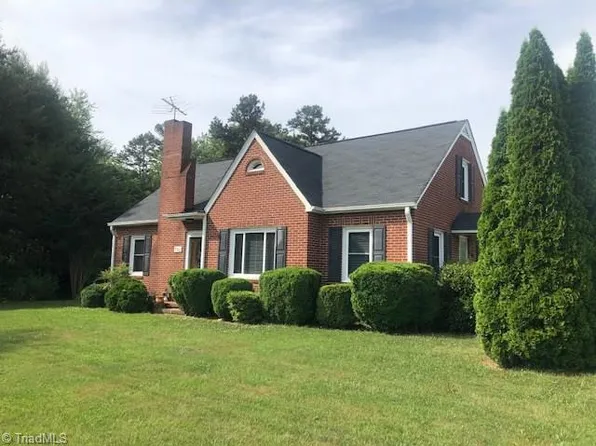 105 Mary Moore Dr, Pilot Mountain, NC 27041