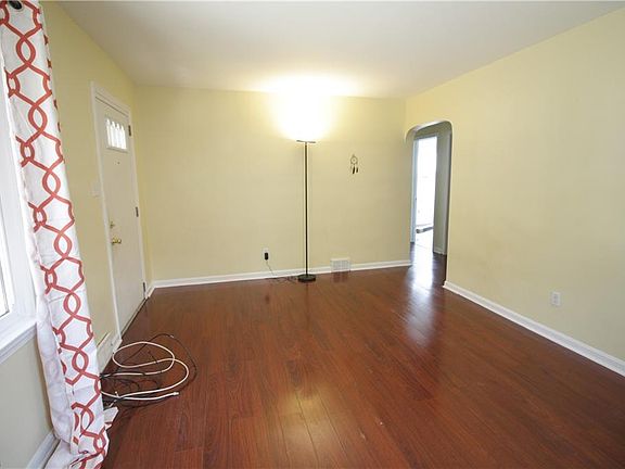 5th image of 118 E Rosewood Ave