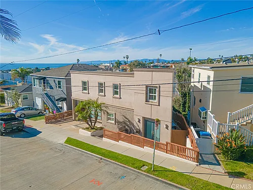 1077 10th St Photo 1