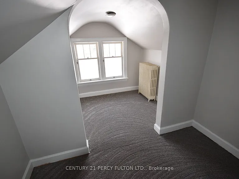 361 Bond St E — Photo 7