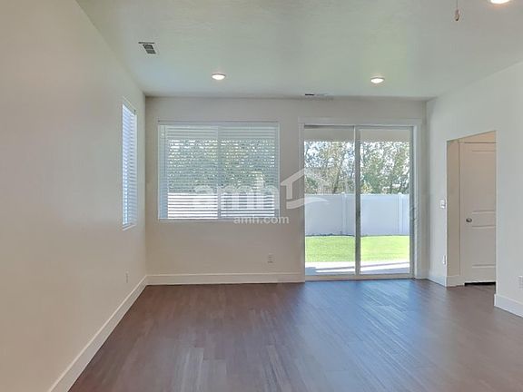 5th image of 1546 N Alderleaf Ave