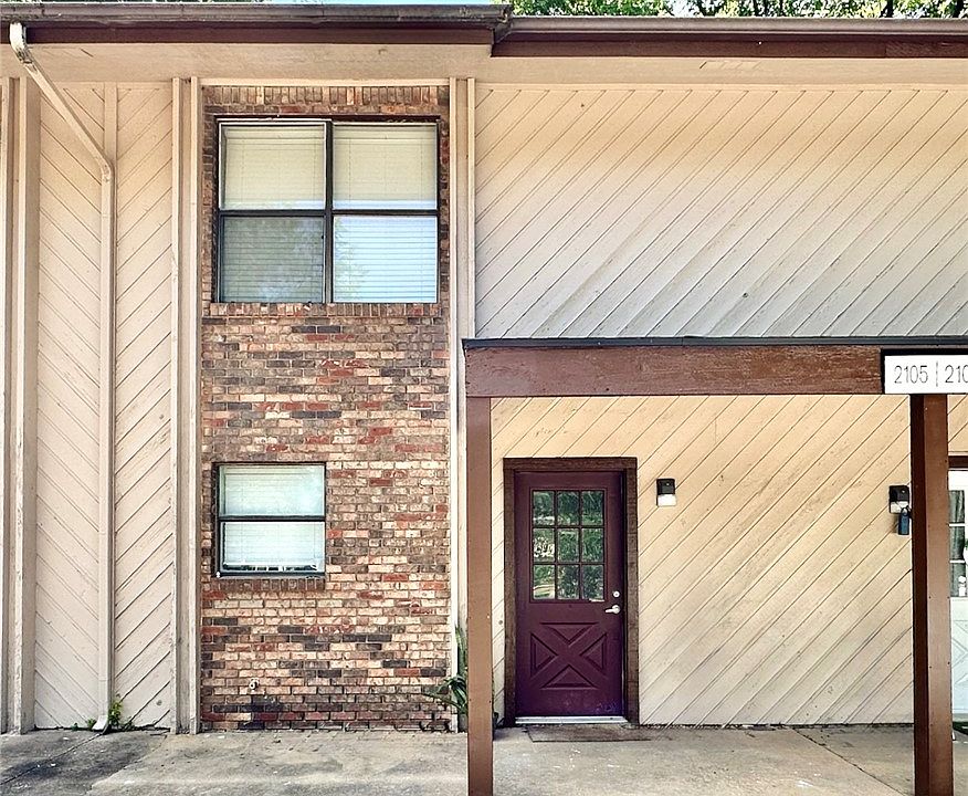 1st image of 2105 N East Oaks Dr
