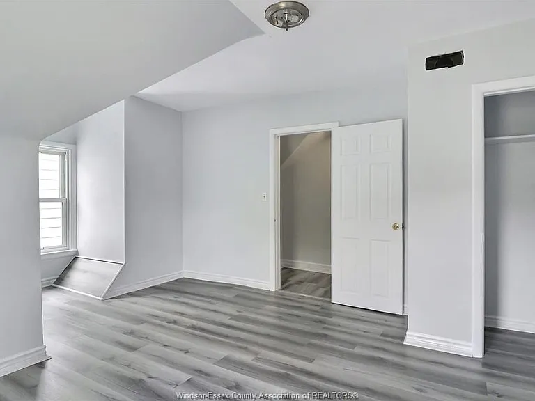 996 Albert Rd — Photo 11
