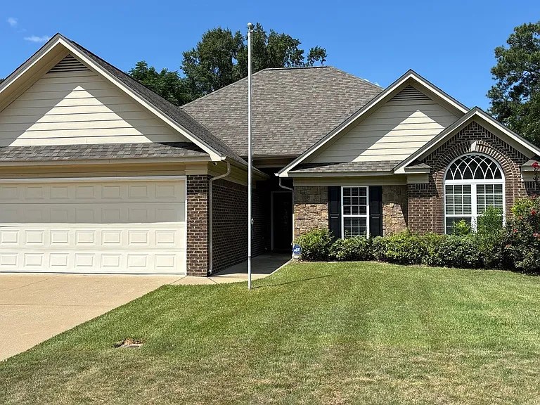 1931 Westminster Dr — Photo 1