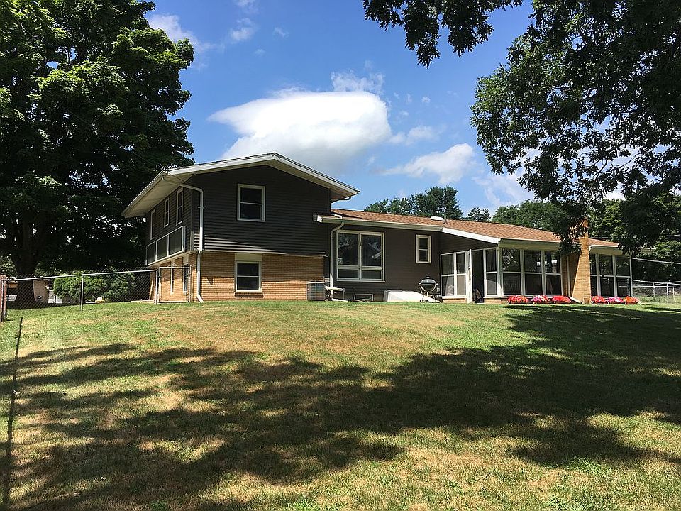 2nd image of 901 Raeburn Rd