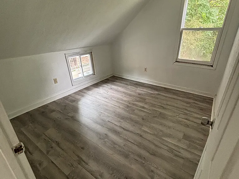 1441 Knollwood Ave — Photo 8
