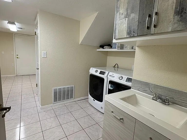 7035 W Morrow Dr — Photo 9