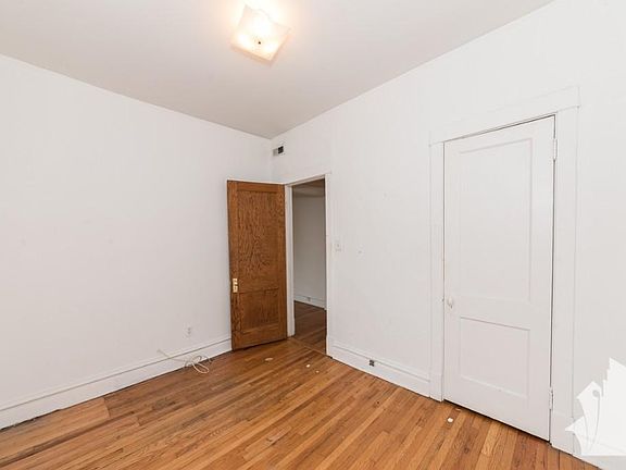 5th image of 3829 N Sheffield Ave