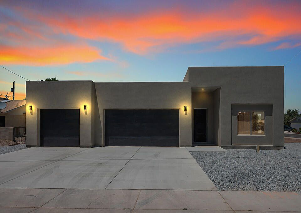 1st image of 328 Calle Margarita NE