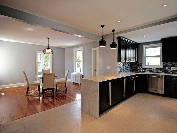 4th image of 260 Columbus Ave