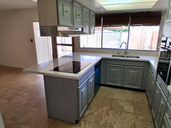 3rd image of 1609 E MALIBU Drive