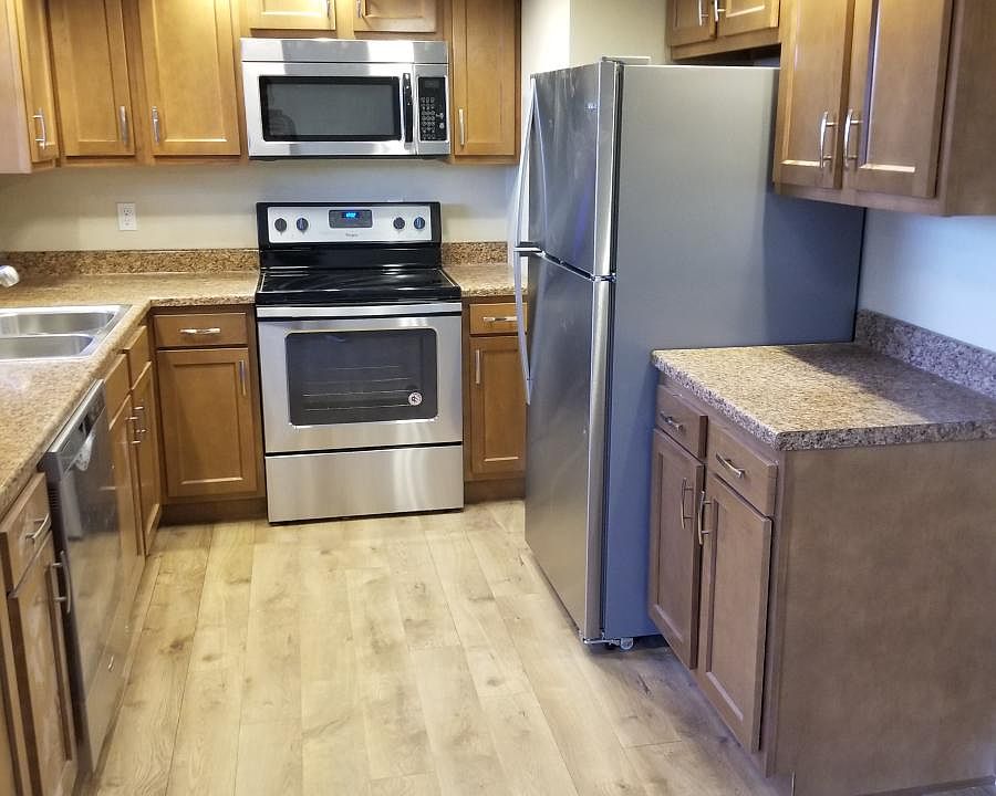 1st image of 5 Maplewood Dr APT 8