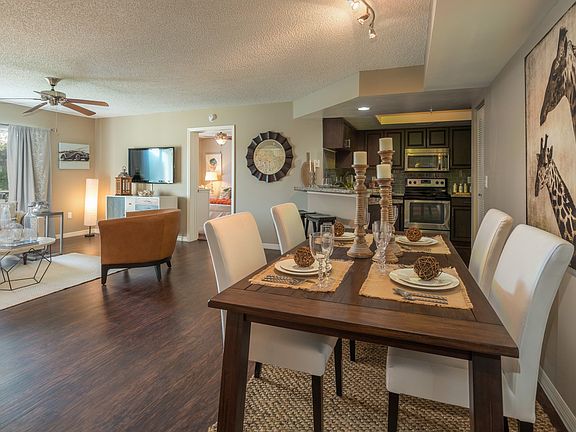 2nd image of 10206 Stonehenge Cir #119
