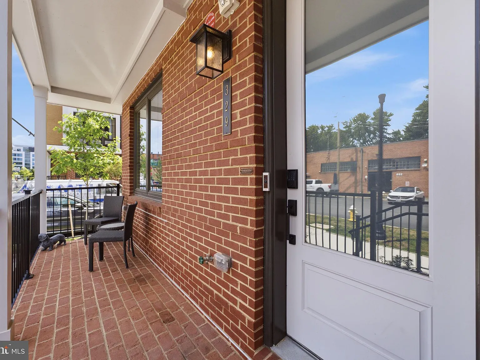 4 bed, 4.5 bath, 3300 sqft, $7,800 — Photo 3