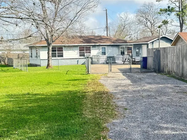 116 W Mahan St, Richwood, TX 77531
